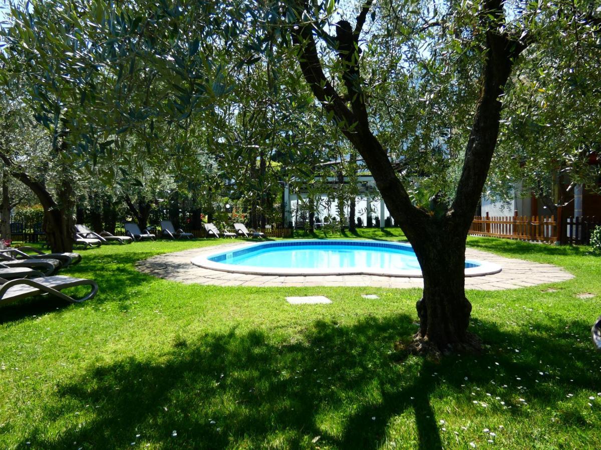 Residence Villa Degli Aranci Riva del Garda Eksteriør billede