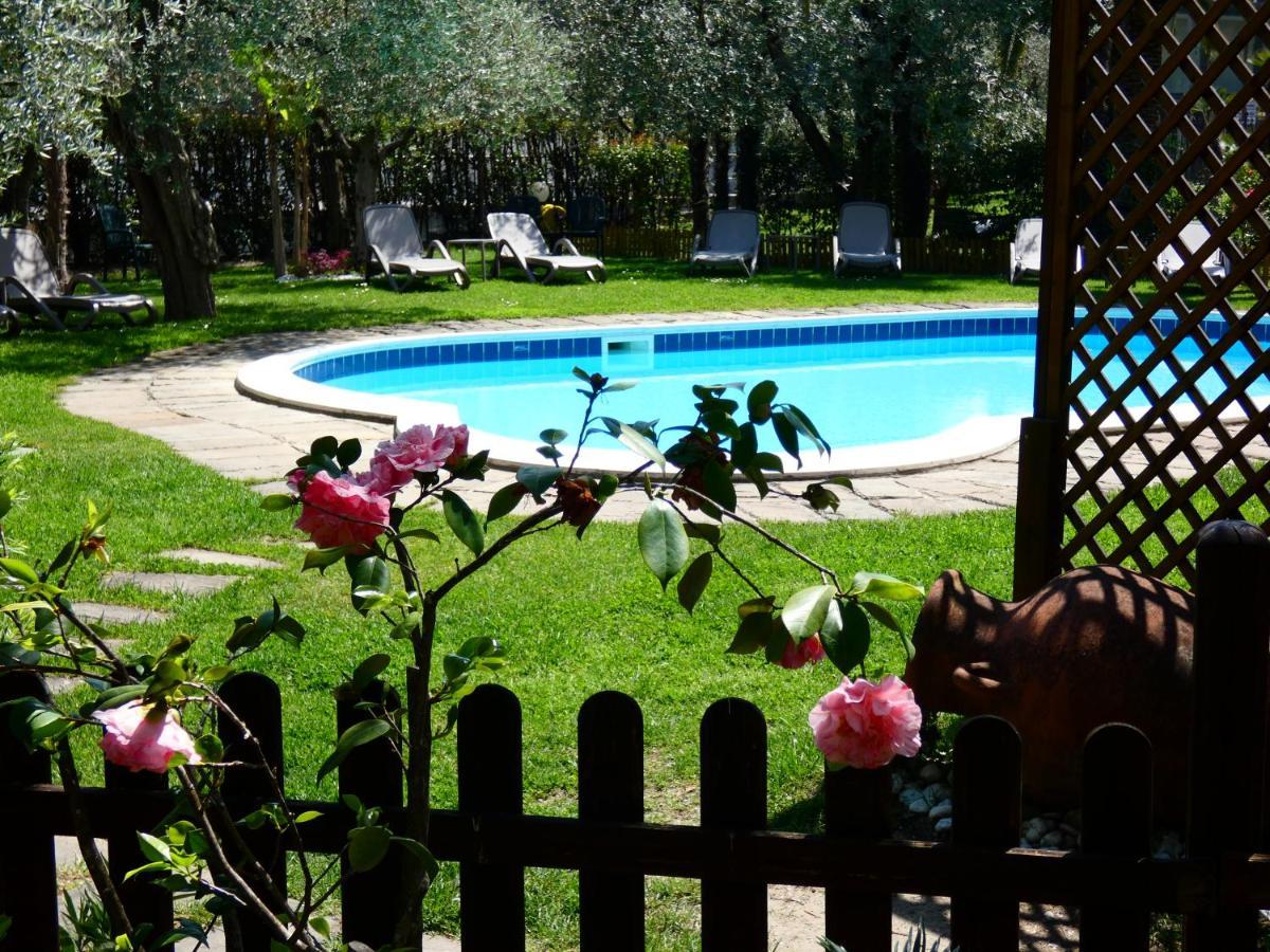 Residence Villa Degli Aranci Riva del Garda Eksteriør billede